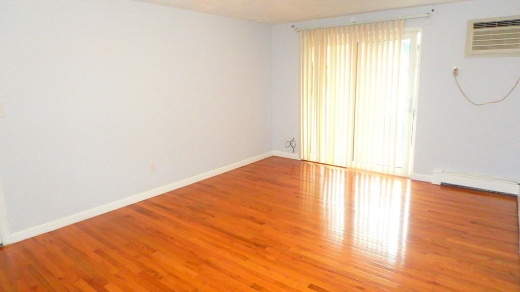 11 Woodcrest Ct #3 - Photo 2 of 16