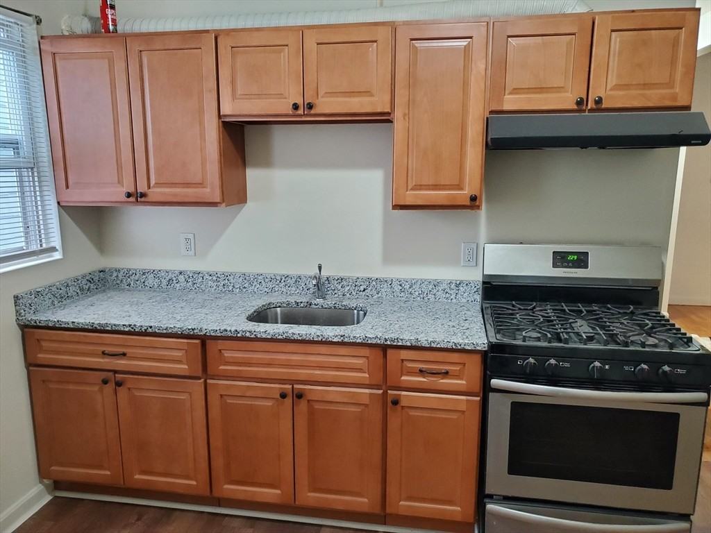 5 Coleman St #2 - Photo 2 of 9