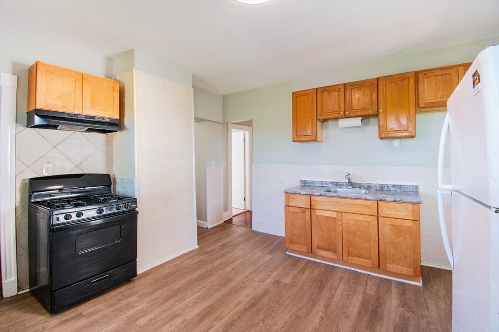 22 Barry St #1 - Photo 2 of 18