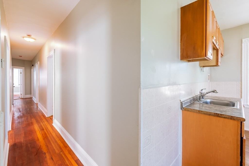 22 Barry St #1 - Photo 5 of 18