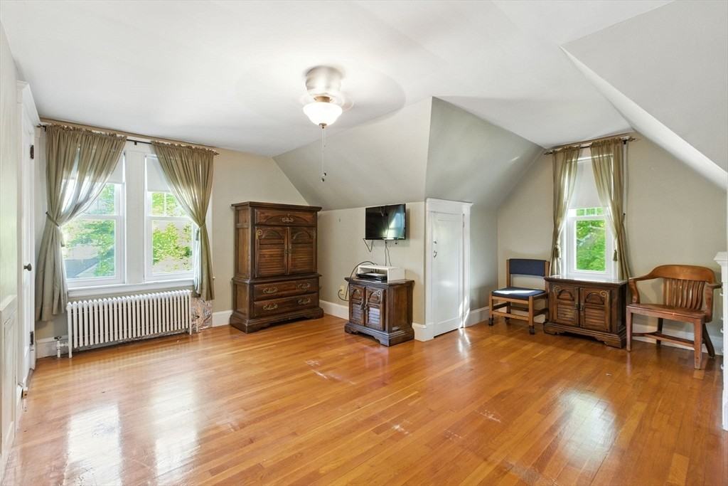 28 Edgeworth St #R - Photo 4 of 19