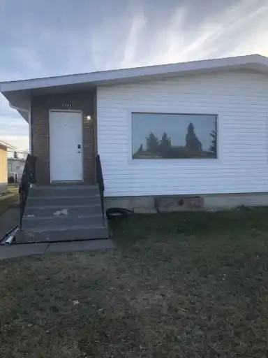 7311 79 Ave Nw - Photo 4 of 11