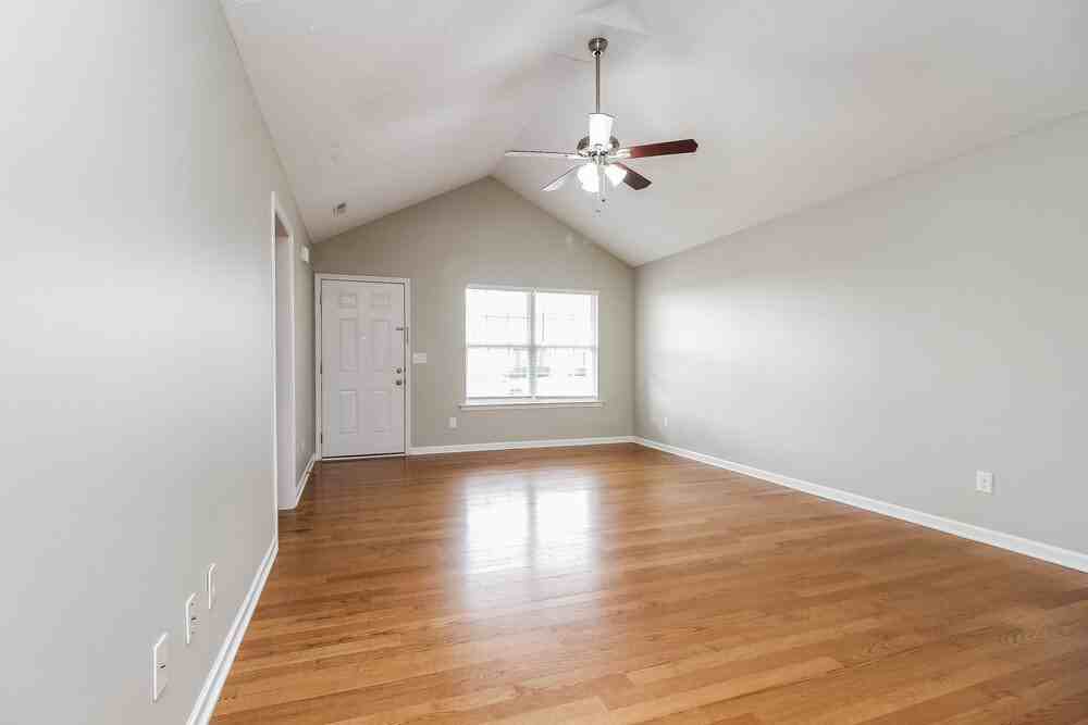 1240 Crescent Ridge Dr - Photo 3 of 16