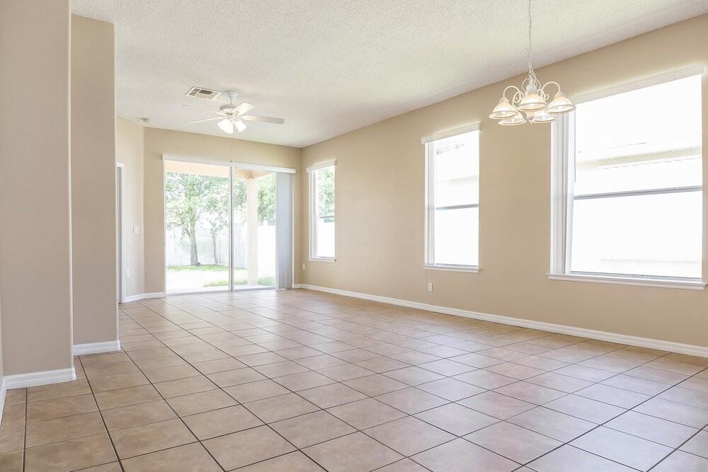 1342 Sun Meadow Dr - Photo 4 of 15