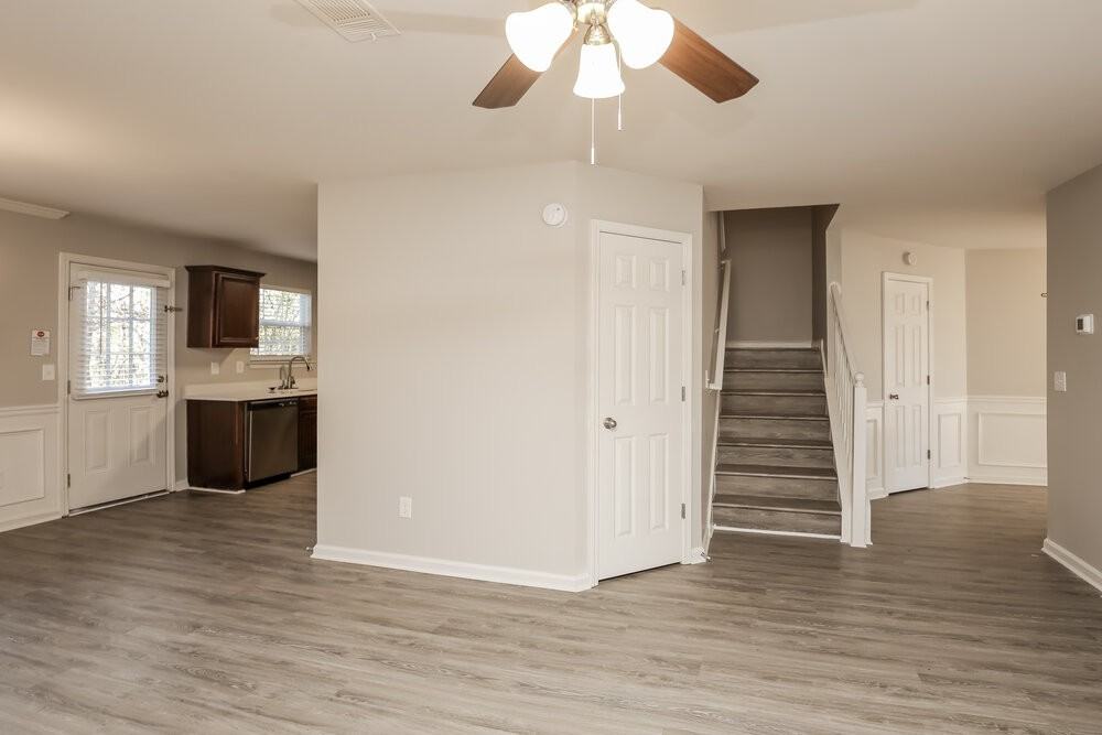 414 Hidden Creek Ct - Photo 4 of 17