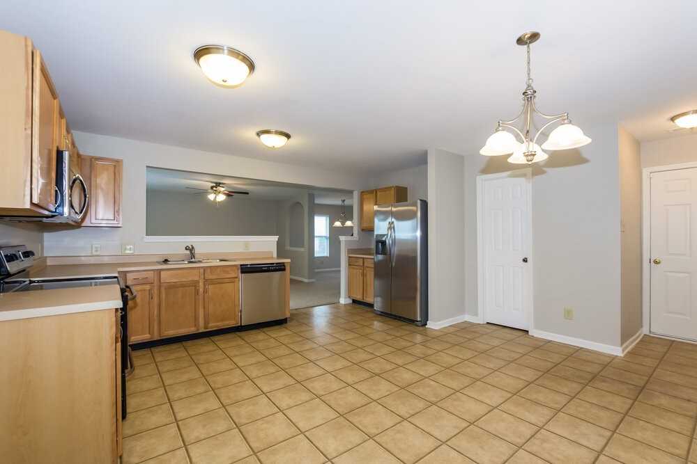 1528 Bray Dr - Photo 5 of 17