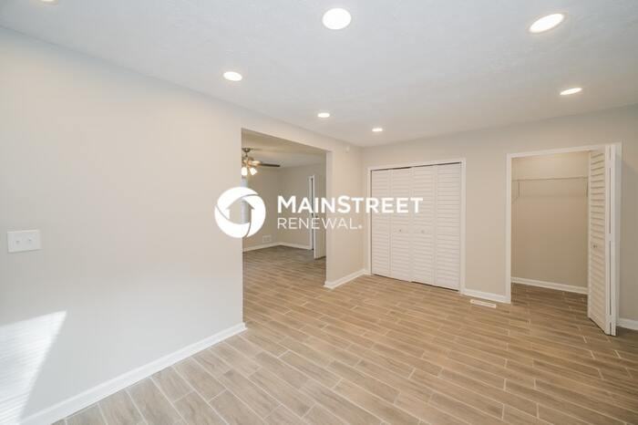 205 Wellington Dr - Photo 2 of 15