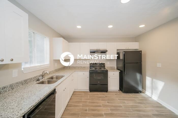 205 Wellington Dr - Photo 4 of 15