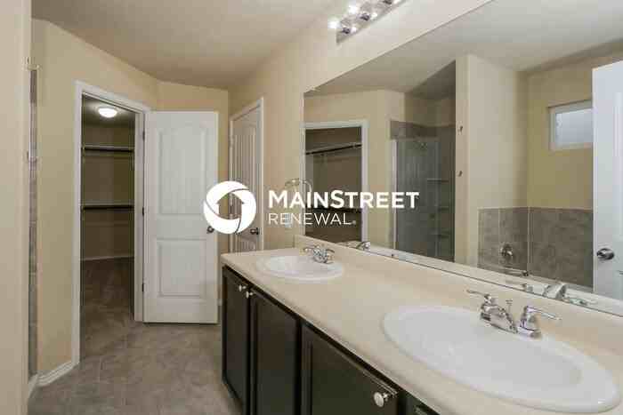 8939 Hickman Park - Photo 7 of 16