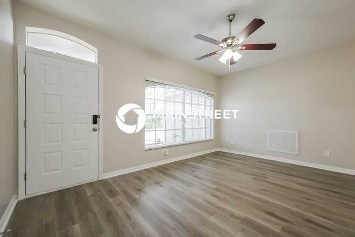 2301 Jetridge St - Photo 3 of 16