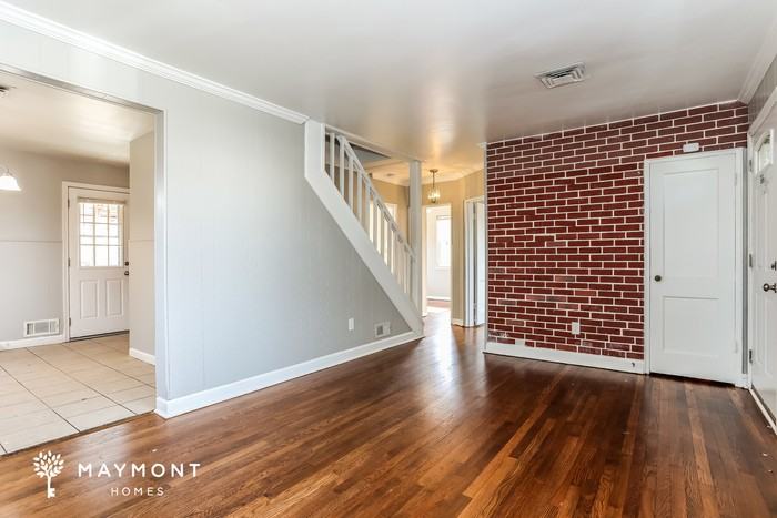 5907 Winthrope Ave - Photo 6 of 14