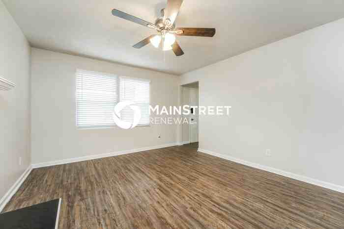 5439 Farmview Close - Photo 4 of 18