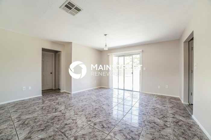 2285 Kent St Ne - Photo 5 of 15