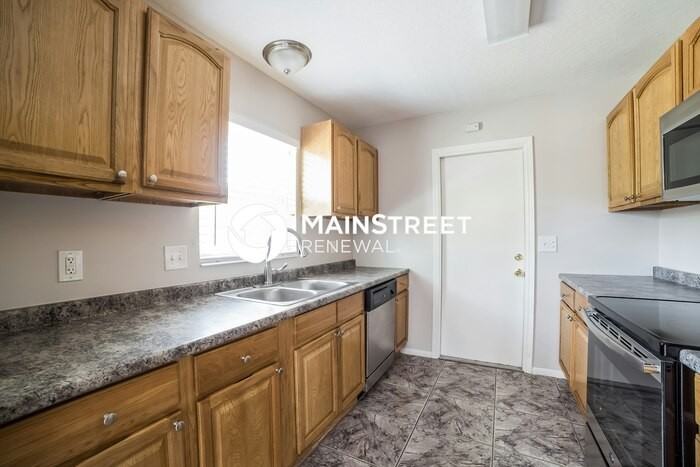 2285 Kent St Ne - Photo 6 of 15