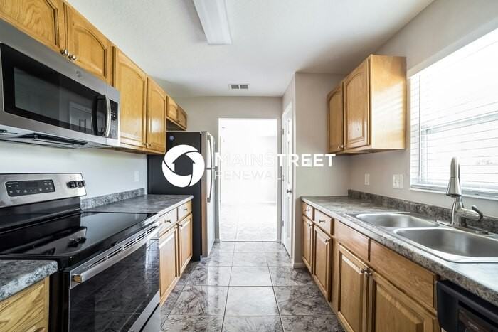 2285 Kent St Ne - Photo 7 of 15