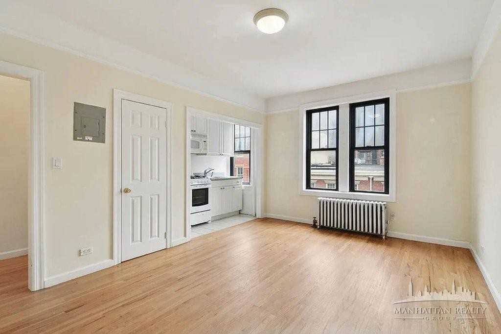 W 10th St #4E - Photo 2 of 6