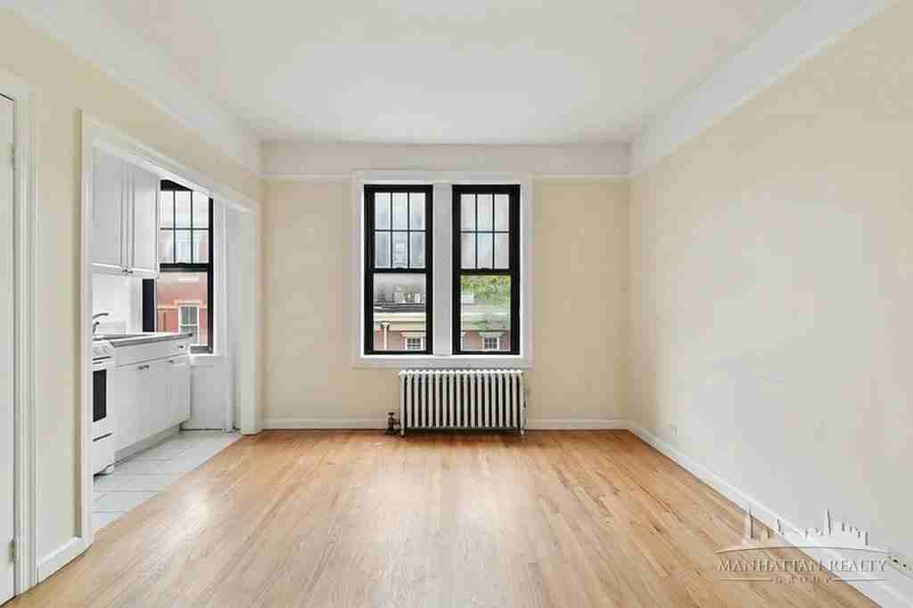 W 10th St #4E - Photo 3 of 6