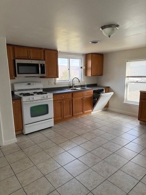 237 W 3rd St Unit 201 #201 - Photo 4 of 15