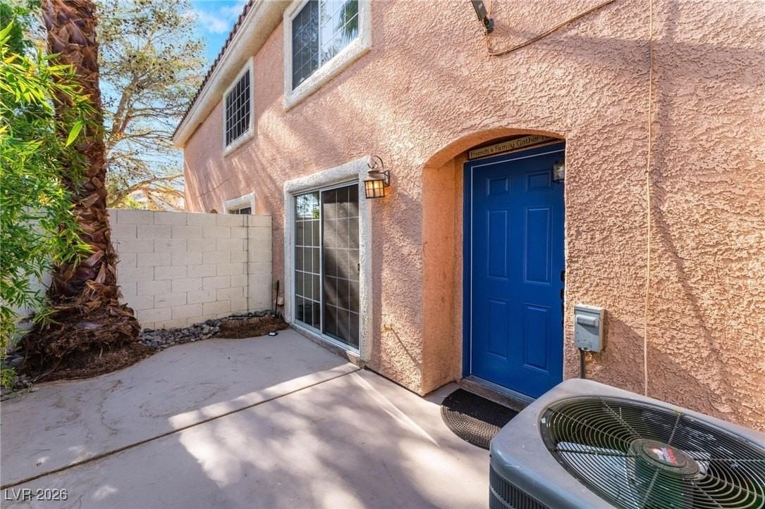 8449 Majestic View Ave - Photo 5 of 38