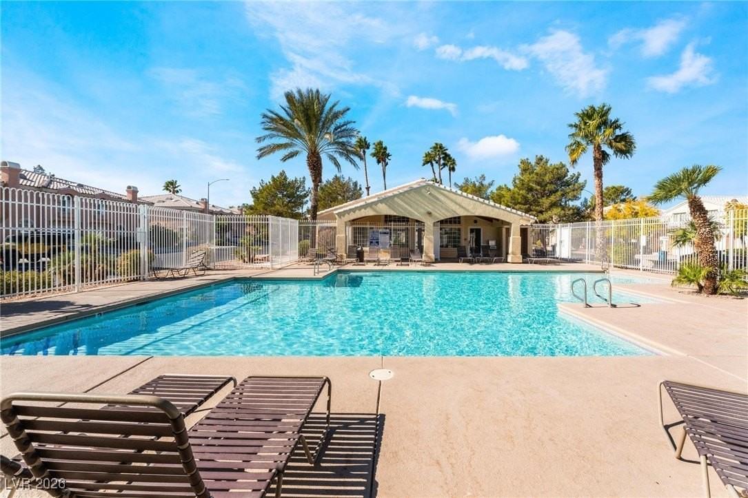 8449 Majestic View Ave - Photo 6 of 38