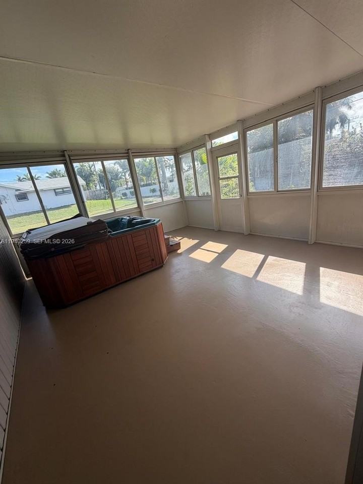 238 Se 3rd St - Photo 4 of 15