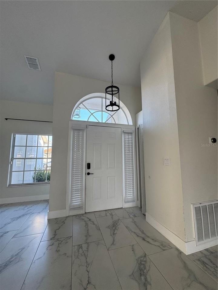 2652 Hawthorne Ln - Photo 2 of 41