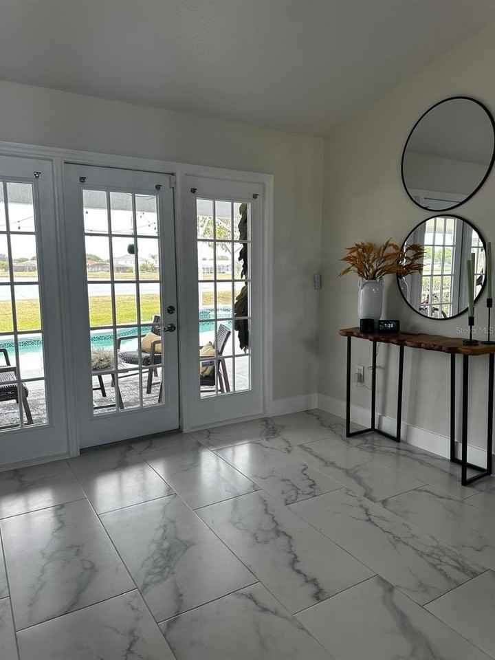 2652 Hawthorne Ln - Photo 3 of 41