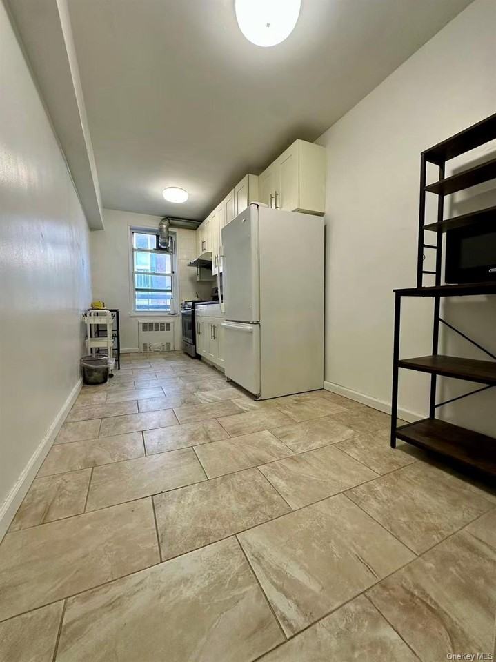 4240 Bowne St Apt 3l #3L - Photo 4 of 9