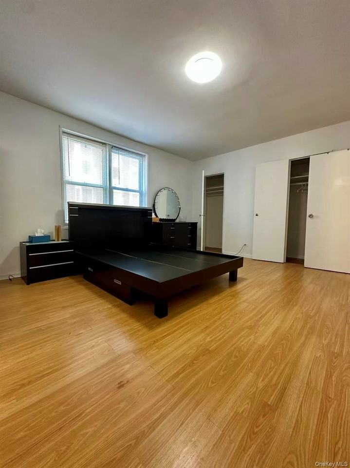 4240 Bowne St Apt 3l #3L - Photo 6 of 9