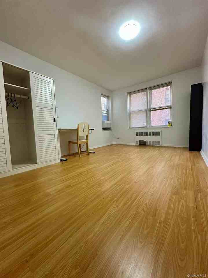 4240 Bowne St Apt 3l #3L - Photo 7 of 9