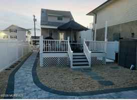 featured image of 1704 Boulevard