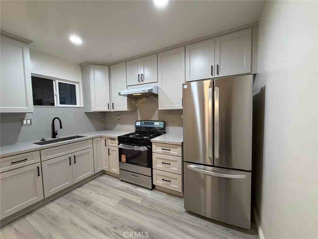 1316 Walnut St - Photo 5 of 19