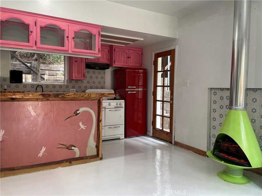 925 Fern Dr - Photo 2 of 32