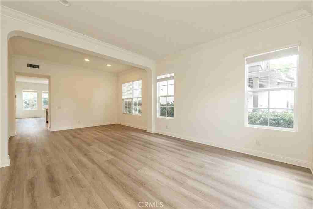 32 Sebastian - Photo 2 of 41