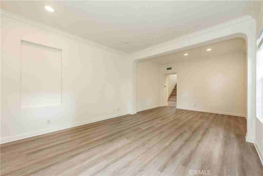 32 Sebastian - Photo 3 of 41