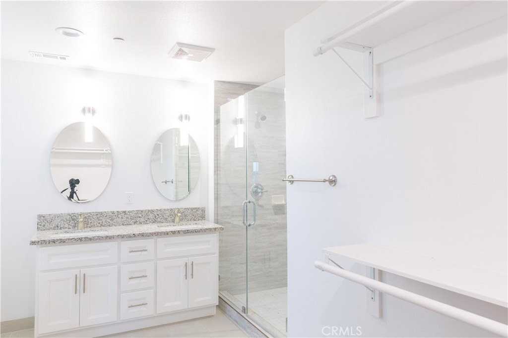 14622 Vanowen St - Photo 5 of 17