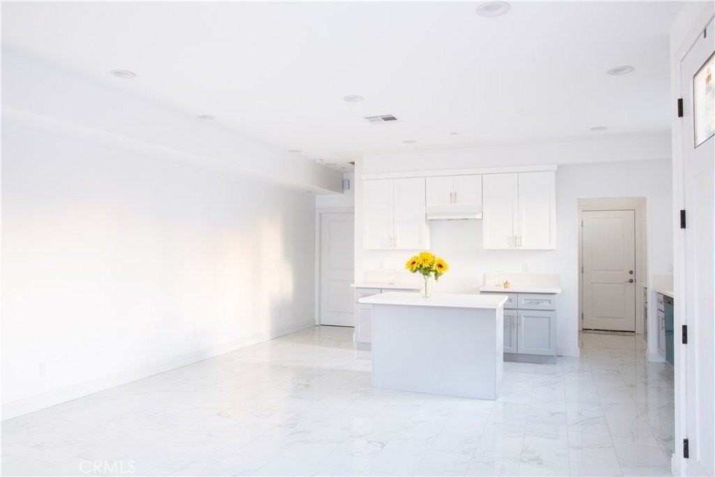 14614 Vanowen St - Photo 3 of 16