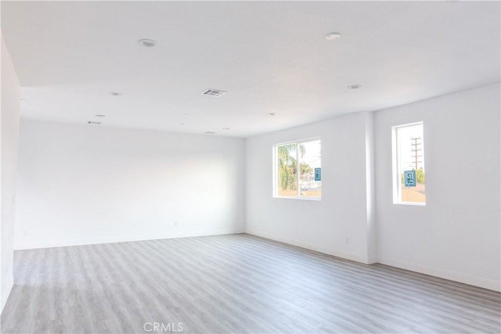 14614 Vanowen St - Photo 4 of 16