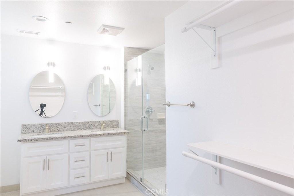 14614 Vanowen St - Photo 5 of 16