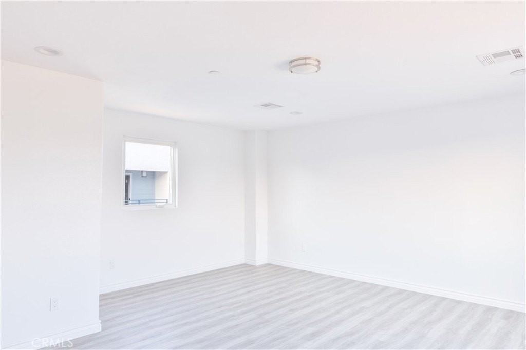 14614 Vanowen St - Photo 7 of 16