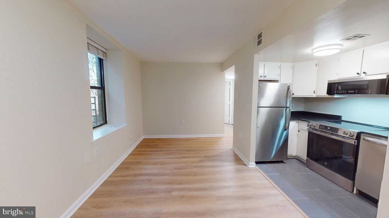 1438 Meridian Pl Nw Apt 102 #102 - Photo 3 of 14