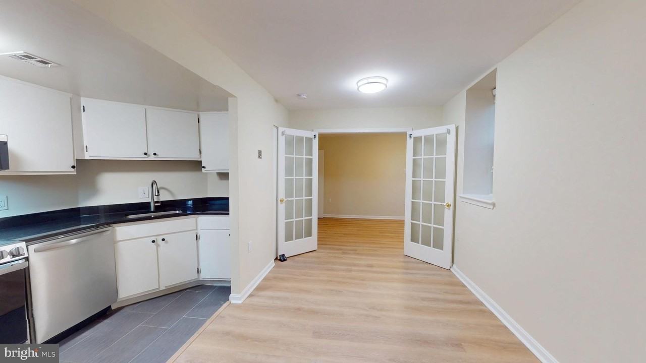 1438 Meridian Pl Nw Apt 102 #102 - Photo 4 of 14