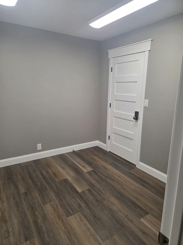 405 W 34th St #303 - Photo 2 of 2