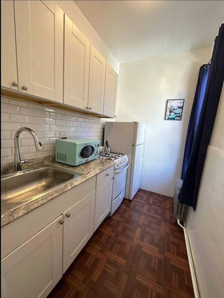 1492 1st Ave #1323947P - Photo 5 of 17