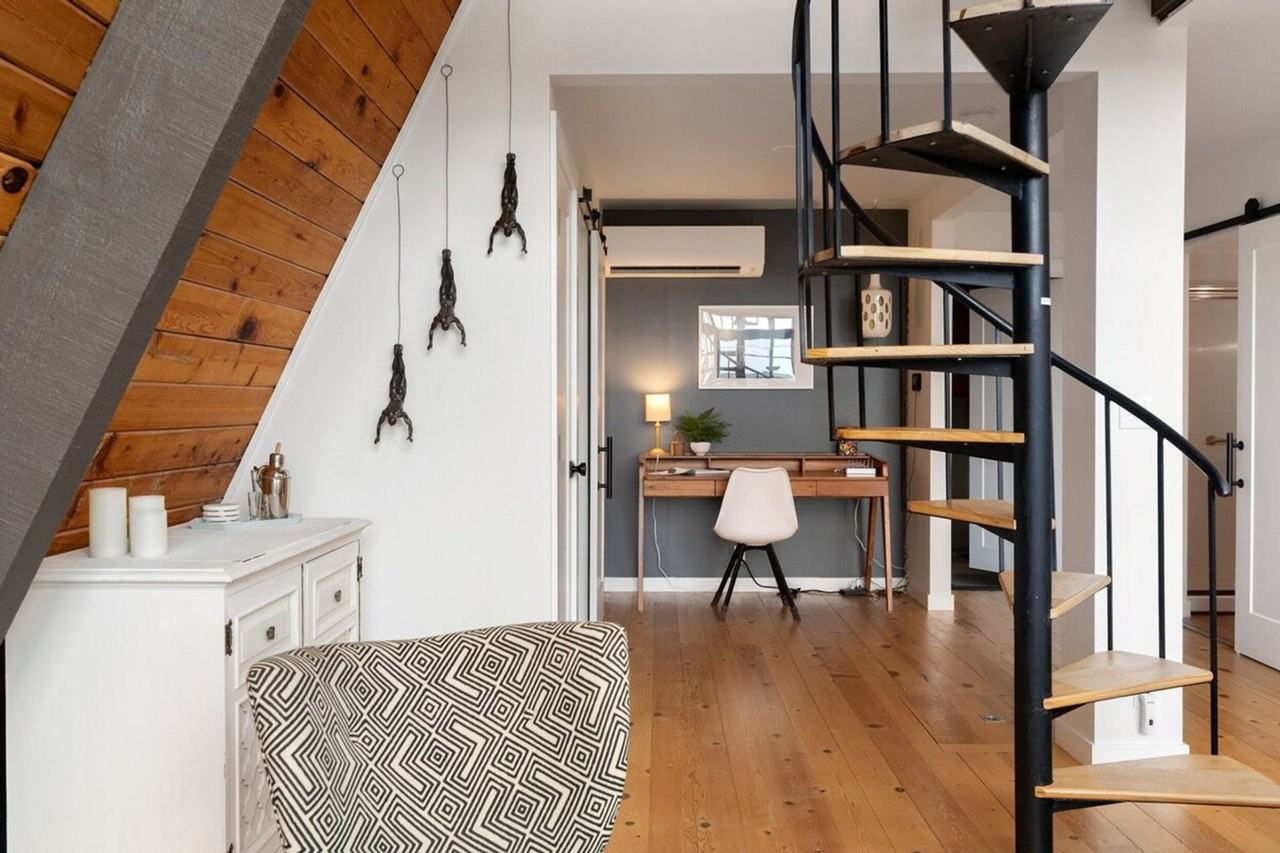 3679 Shorewood Ave #1035994P - Photo 4 of 50
