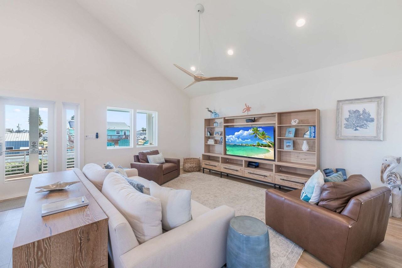 119 6th St #1369222P - Photo 2 of 44