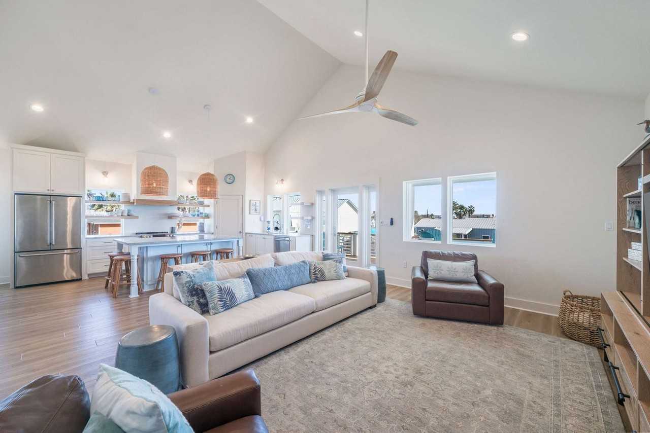 119 6th St #1369222P - Photo 5 of 44