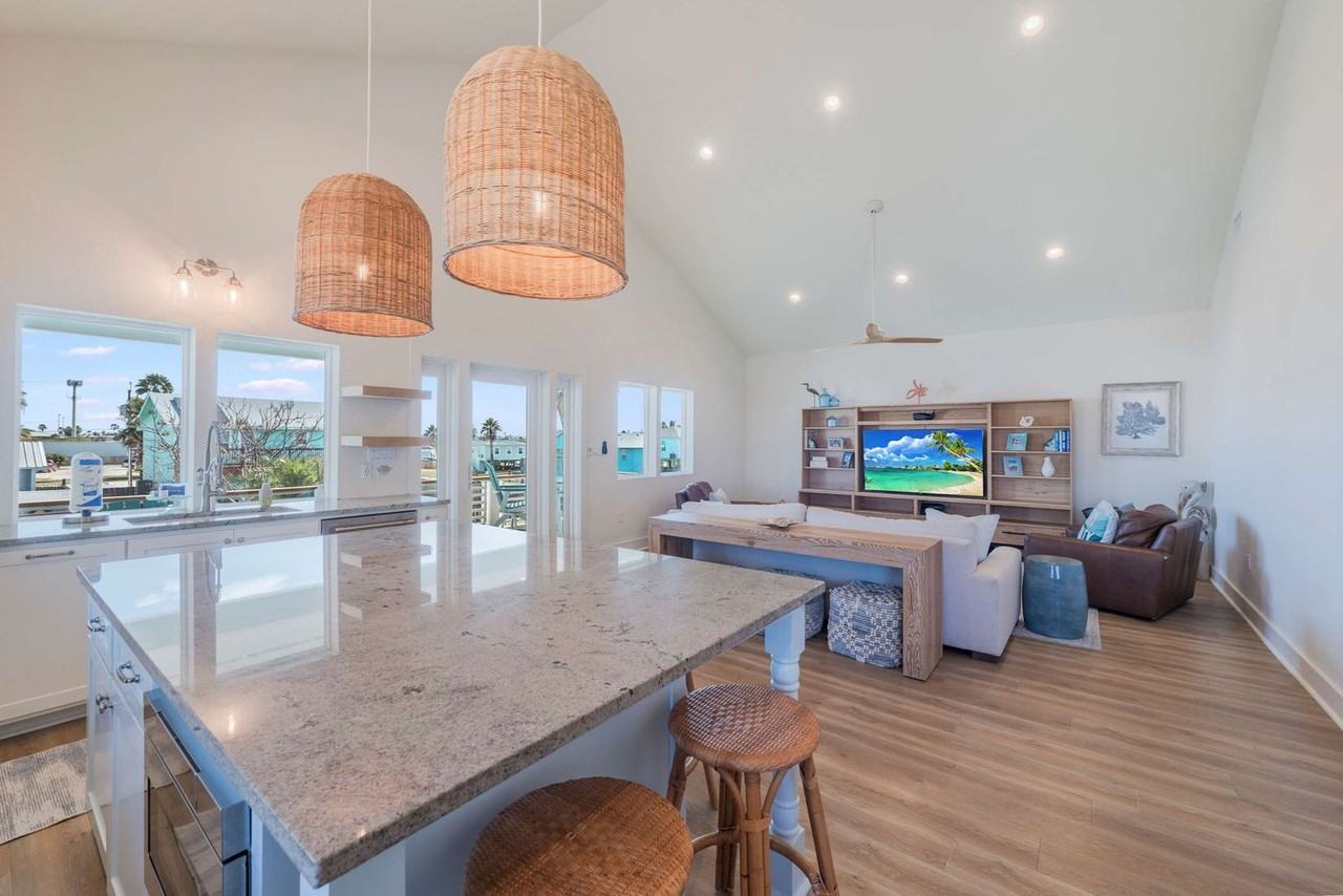 119 6th St #1369222P - Photo 7 of 44