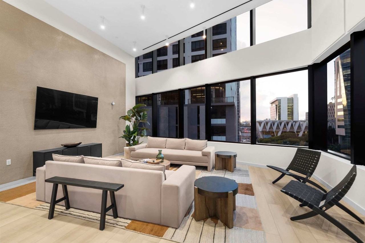 225 N Miami Ave #1380779P - Photo 3 of 24