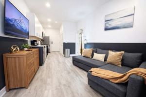 featured image of 1214 N American St